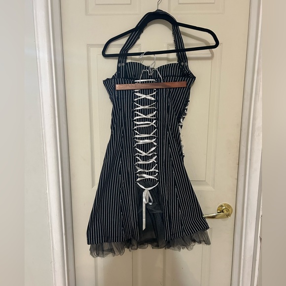 Gorgeous Black & White Stripe Vex Dress - Picture 2 of 7